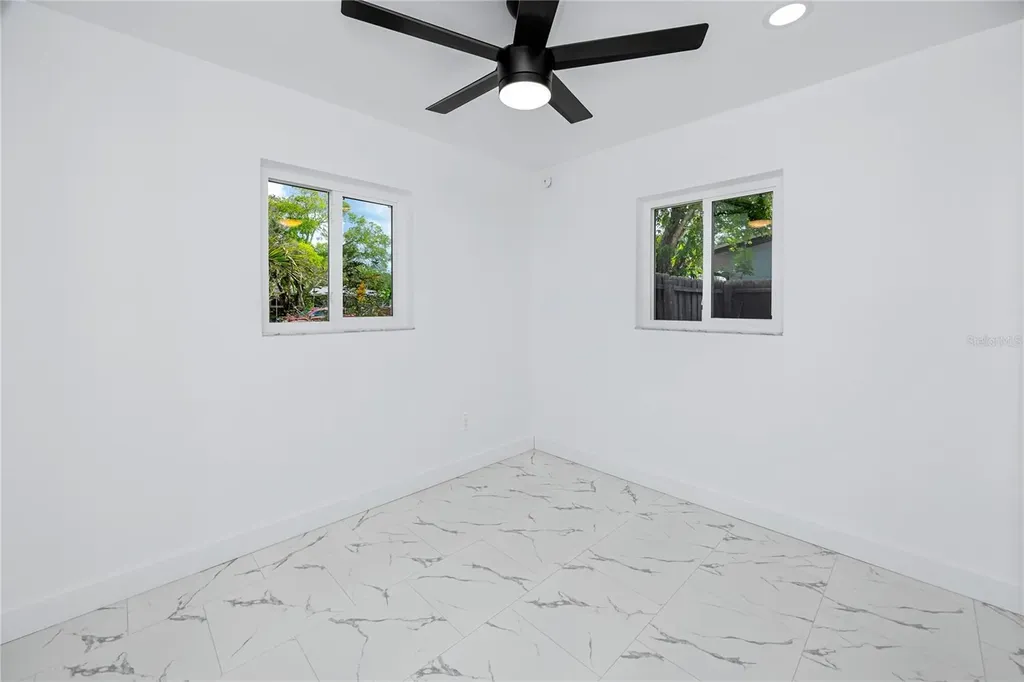 4095 Locust Street NE St Petersburg FL 33703
