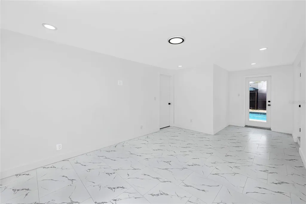 4095 Locust Street NE St Petersburg FL 33703