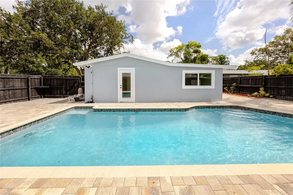 4095 Locust Street NE St Petersburg FL 33703