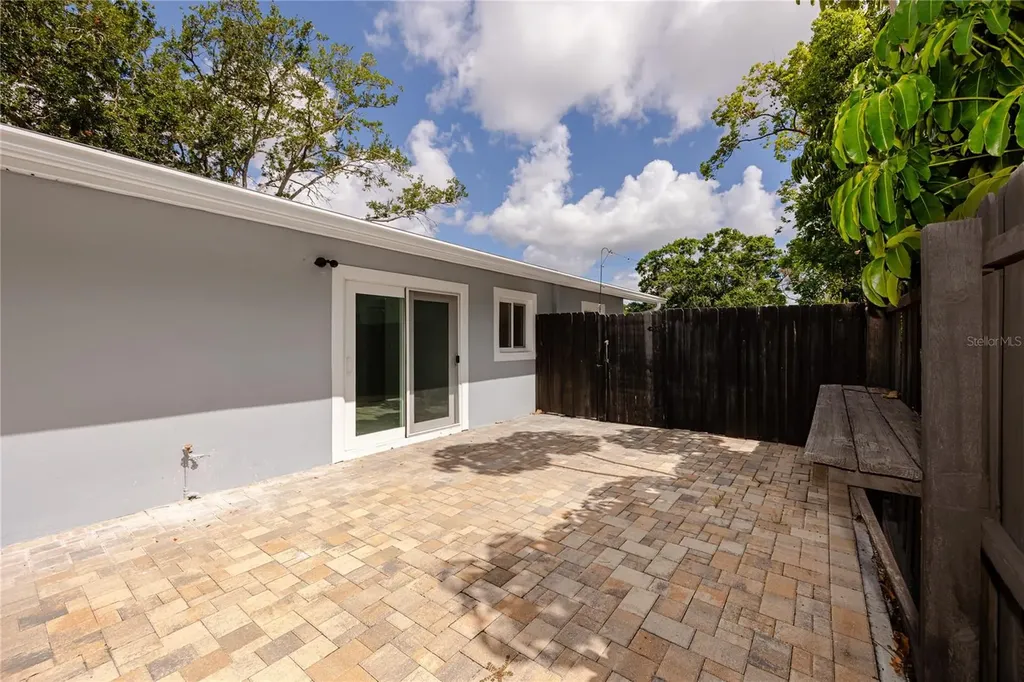 4095 Locust Street NE St Petersburg FL 33703