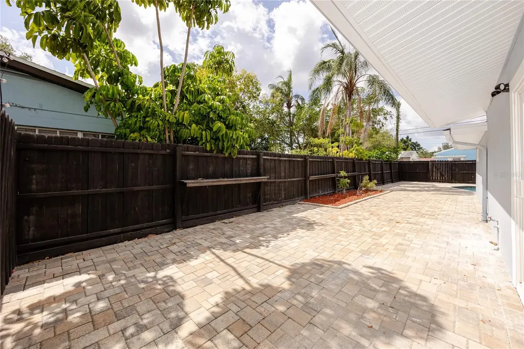4095 Locust Street NE St Petersburg FL 33703