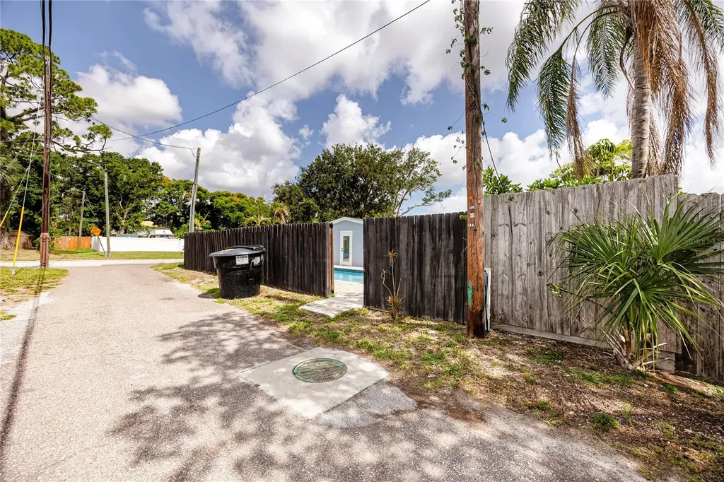 4095 Locust Street NE St Petersburg FL 33703