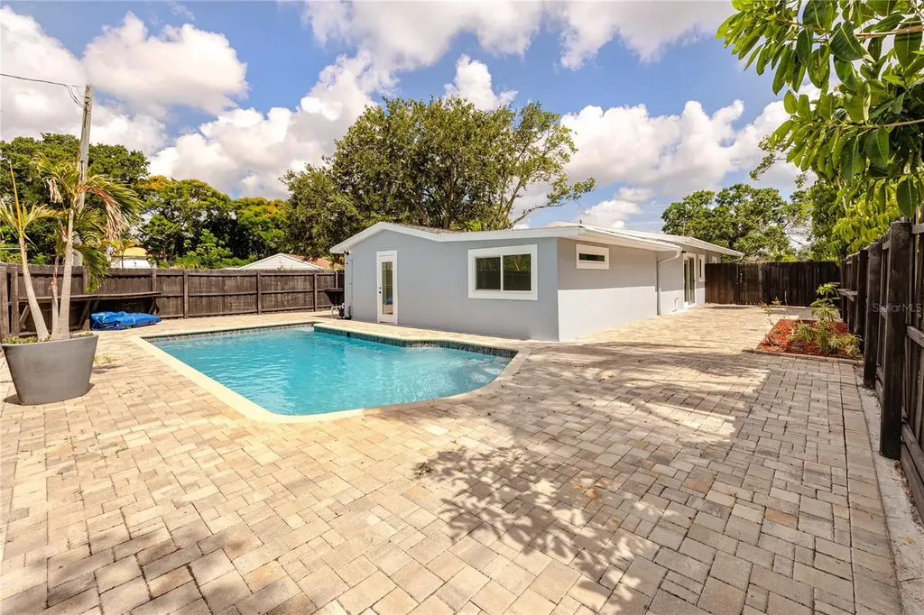 4095 Locust Street NE St Petersburg FL 33703