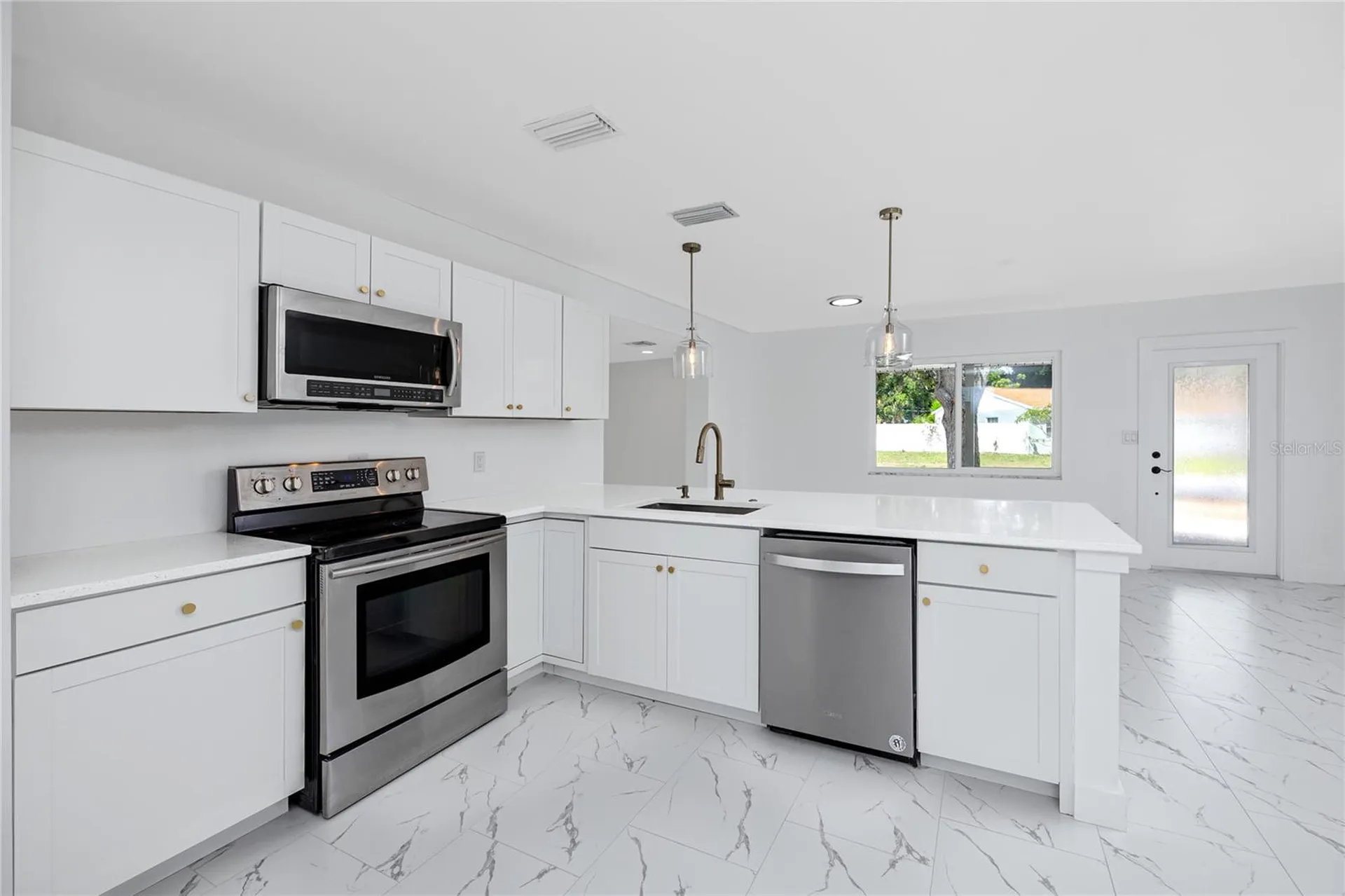 4095 Locust Street NE St Petersburg FL 33703