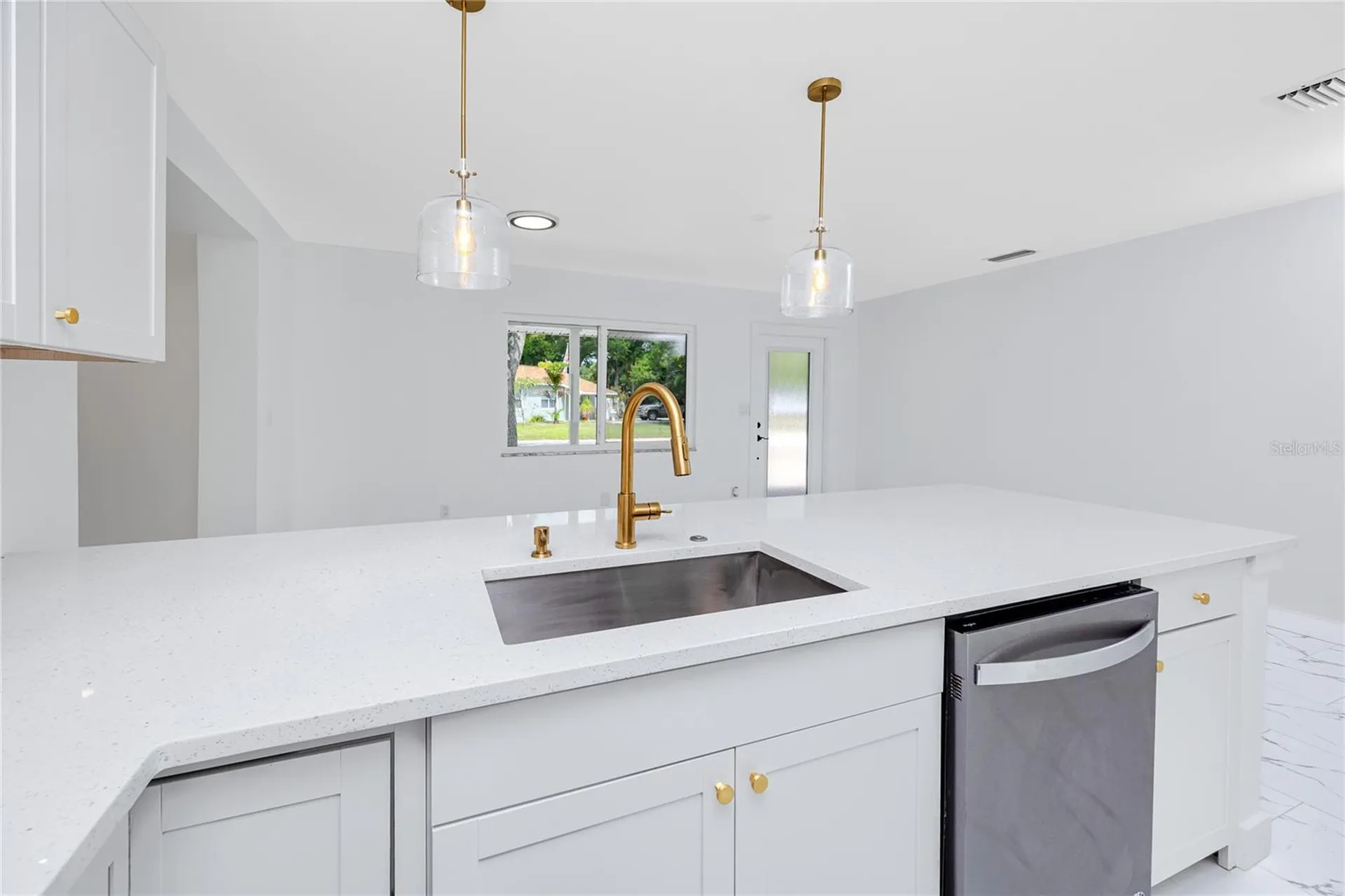 4095 Locust Street NE St Petersburg FL 33703