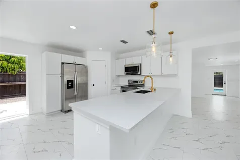 4095 Locust Street NE St Petersburg FL 33703