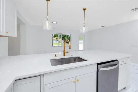 4095 Locust Street NE St Petersburg FL 33703