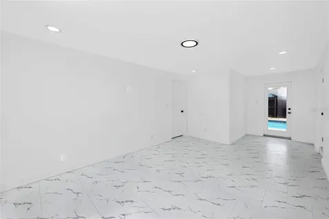 4095 Locust Street NE St Petersburg FL 33703