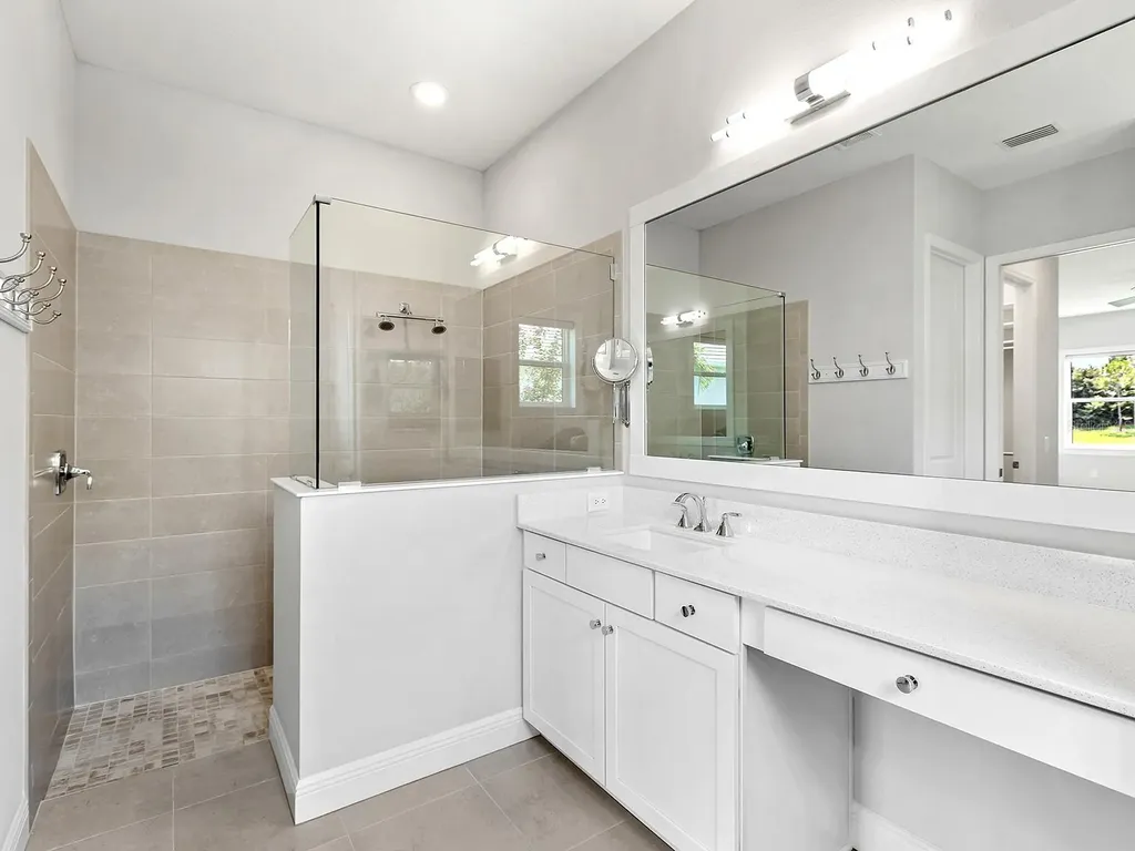 8282 Grande Shores Drive Sarasota FL 34240