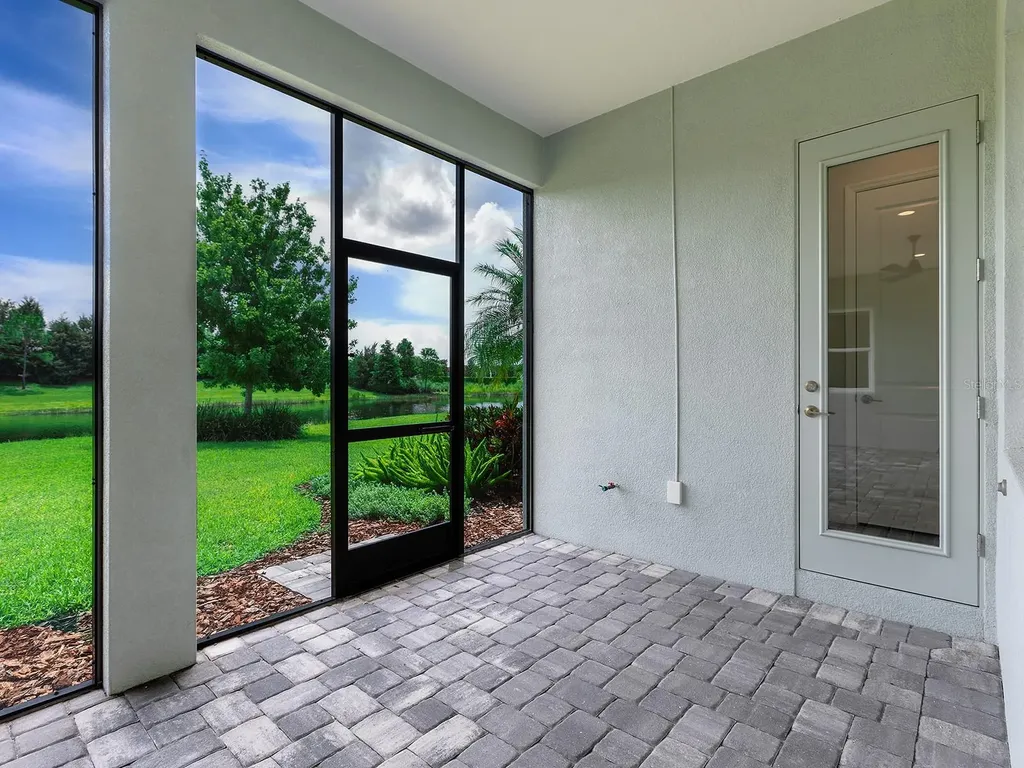 8282 Grande Shores Drive Sarasota FL 34240