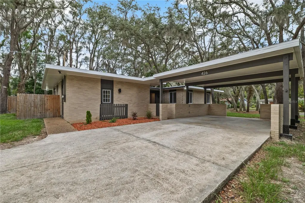 426 Fern Cliff Avenue Tampa FL 33617