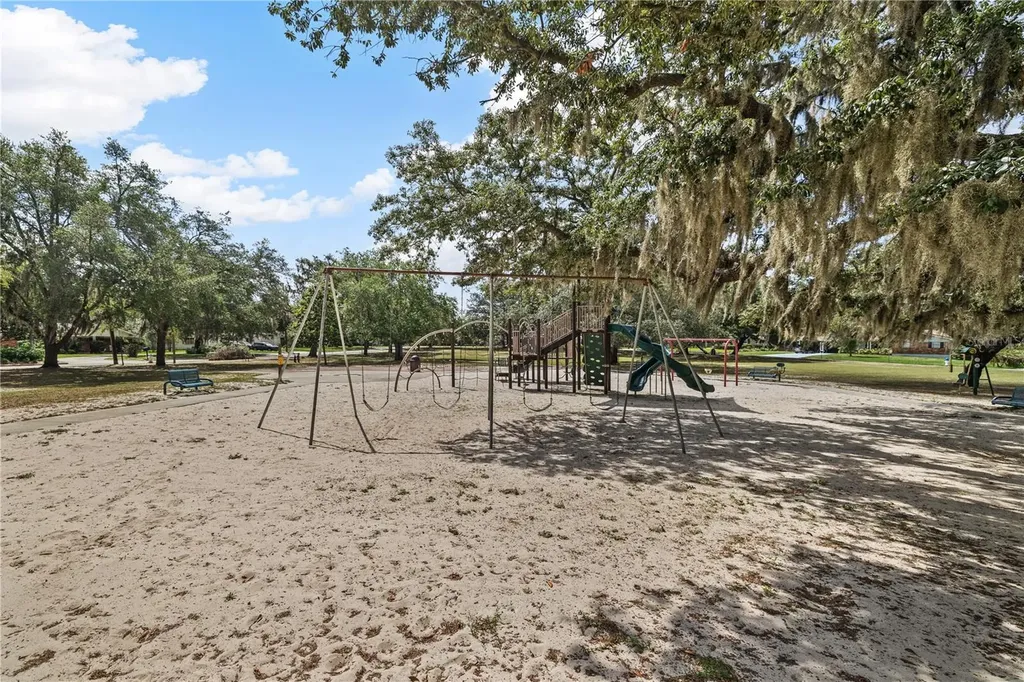 426 Fern Cliff Avenue Tampa FL 33617