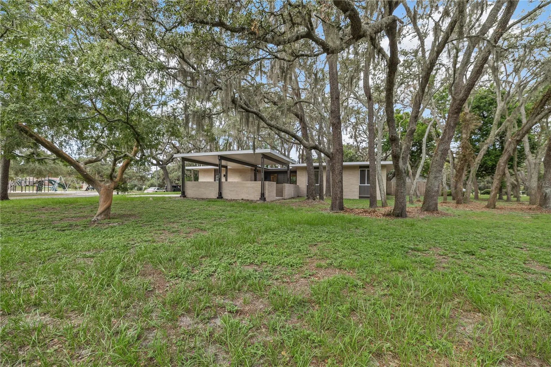 426 Fern Cliff Avenue Tampa FL 33617