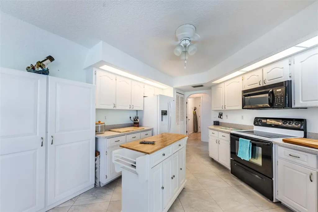 538 W Cashew Punta Gorda FL 33955