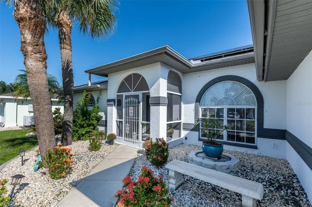 538 W Cashew Punta Gorda FL 33955