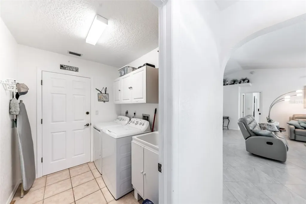 538 W Cashew Punta Gorda FL 33955