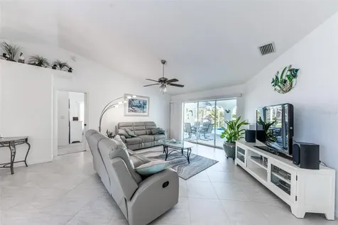 538 W Cashew Punta Gorda FL 33955
