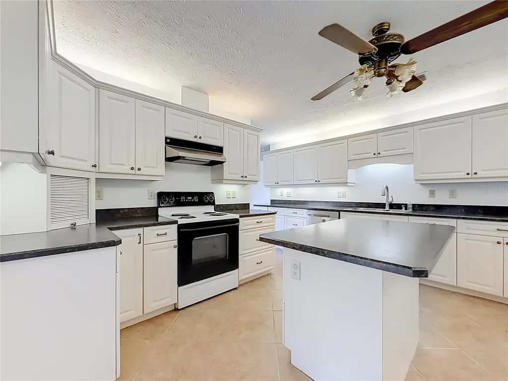 707 NE 46th Court Ocala FL 34470