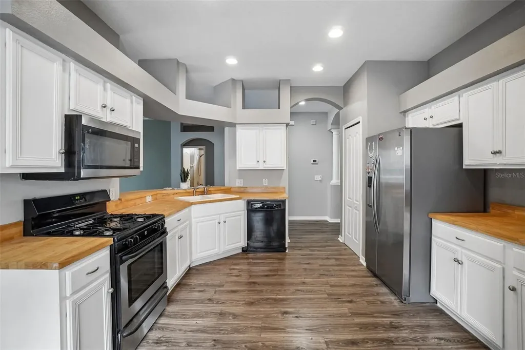 6111 Gannetside Place Lithia FL 33547