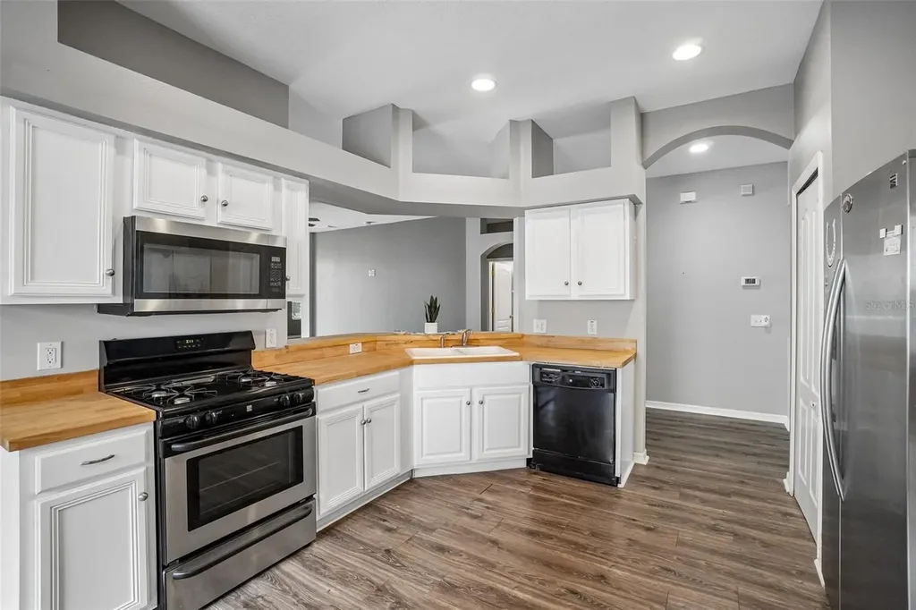 6111 Gannetside Place Lithia FL 33547