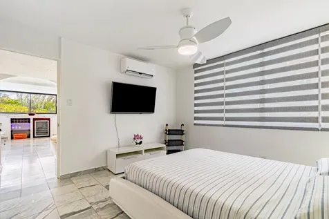 7185 Cond. Mar De Isla Verde Carolina PR 00979