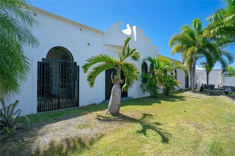 225 Santa Isidra L Calle B Fajardo PR 00738