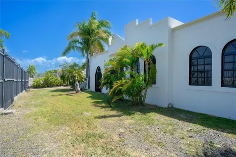 225 Santa Isidra L Calle B Fajardo PR 00738