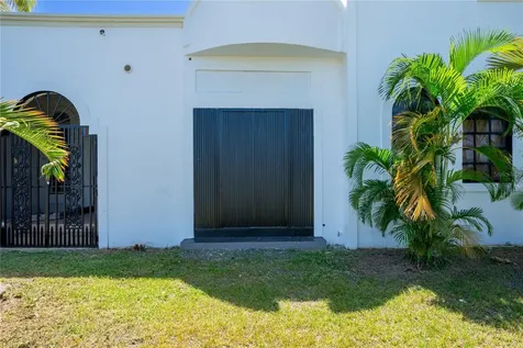 225 Santa Isidra L Calle B Fajardo PR 00738