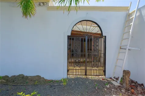 225 Santa Isidra L Calle B Fajardo PR 00738