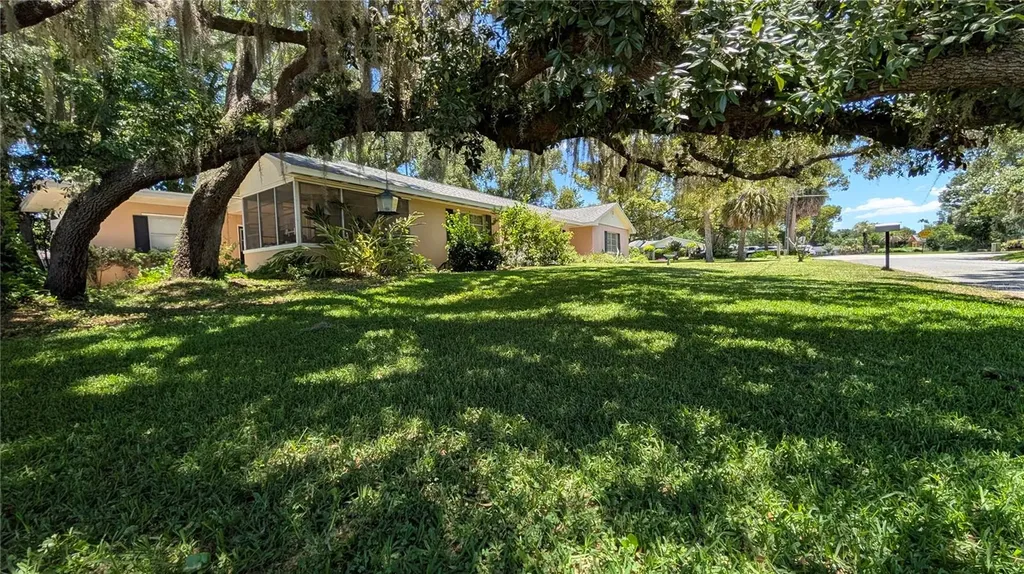 2469 Broadvue Avenue Eustis FL 32726