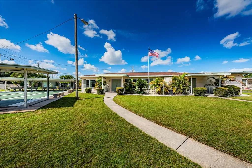 4187 72nd Street N St Petersburg FL 33709