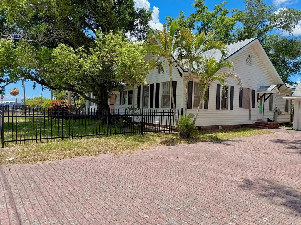 315 S Bermuda Boulevard Tampa FL 33605