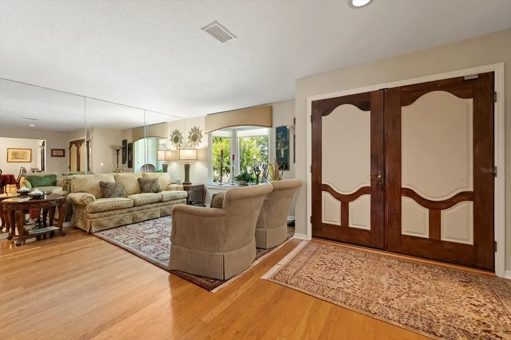 11311 Linbanks Place Tampa FL 33617