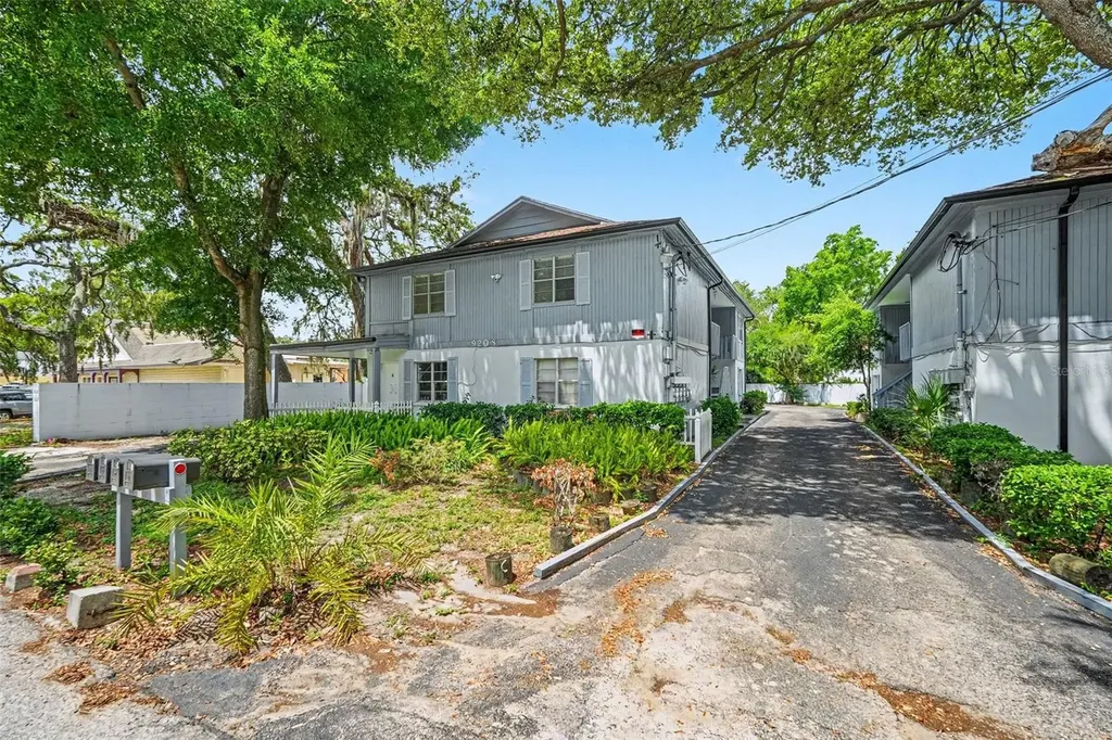 9208 N Connechusett Road Tampa FL 33617