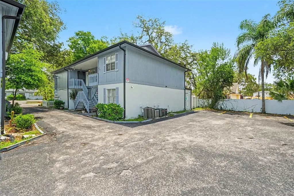 9208 N Connechusett Road Tampa FL 33617