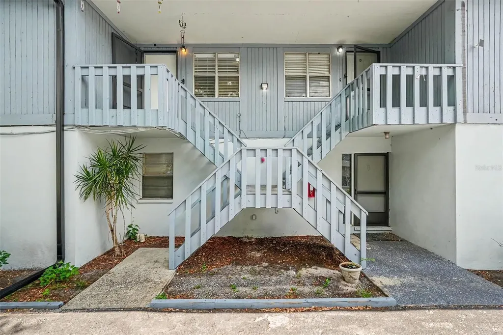 9208 N Connechusett Road Tampa FL 33617