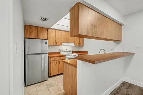 9208 N Connechusett Road Tampa FL 33617