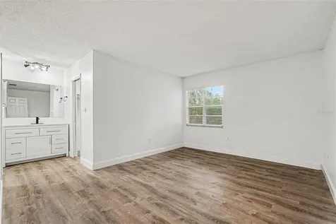 9208 N Connechusett Road Tampa FL 33617