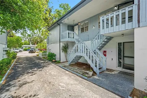 9208 N Connechusett Road Tampa FL 33617