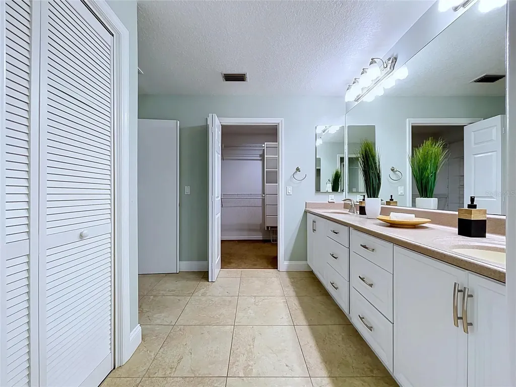 1711 Magdalene Manor Drive Tampa FL 33613