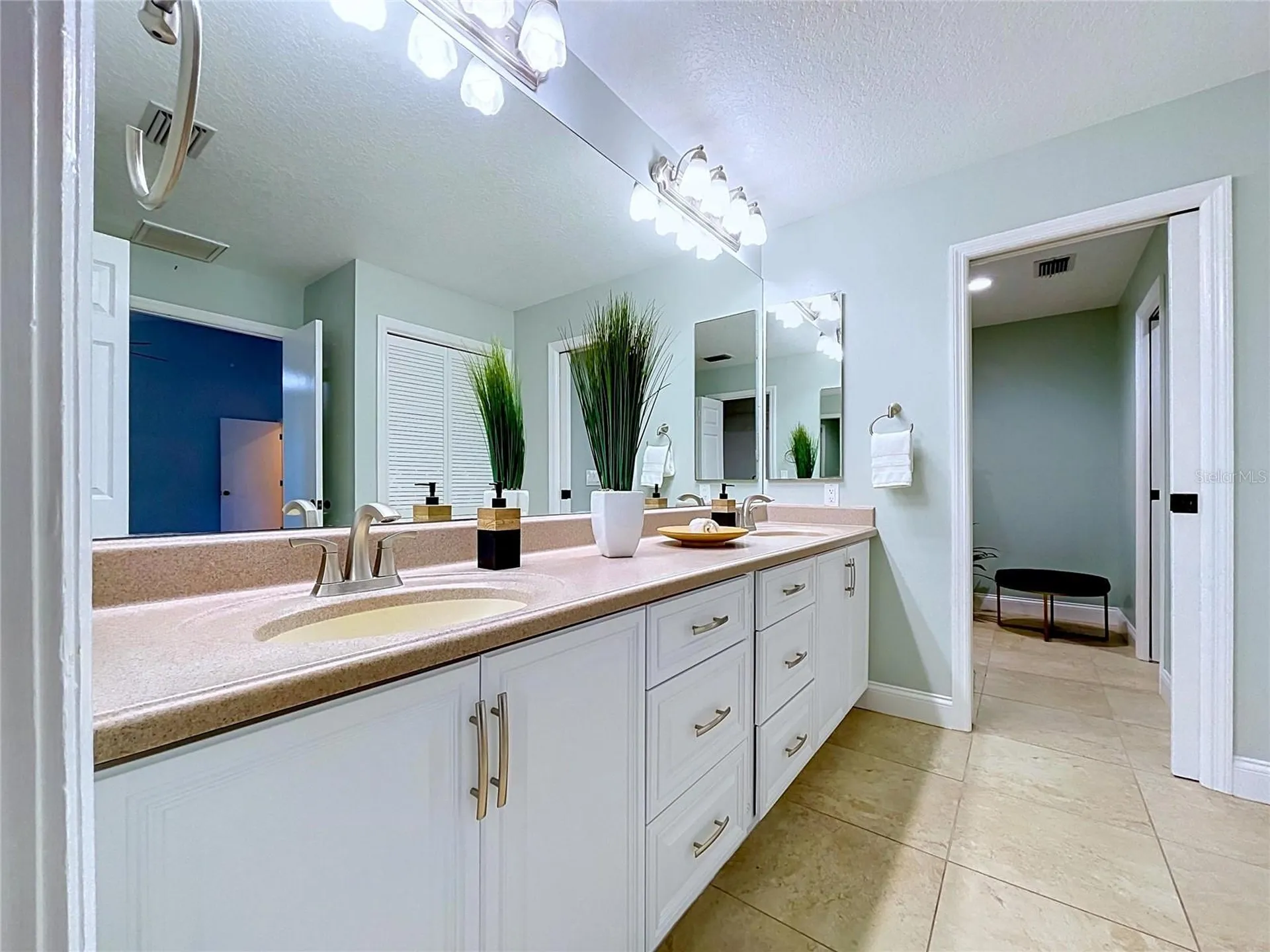1711 Magdalene Manor Drive Tampa FL 33613