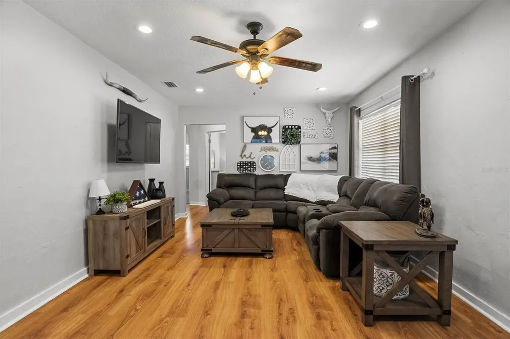 683 E Brookins Avenue Eagle Lake FL 33839