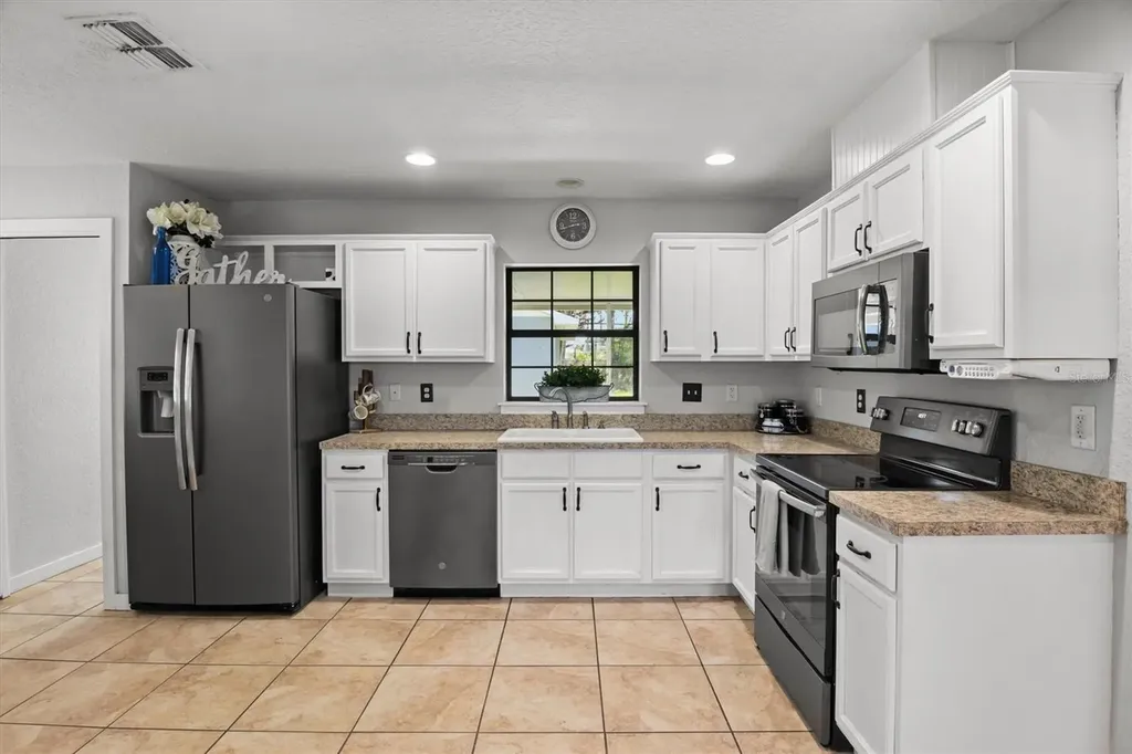 683 E Brookins Avenue Eagle Lake FL 33839