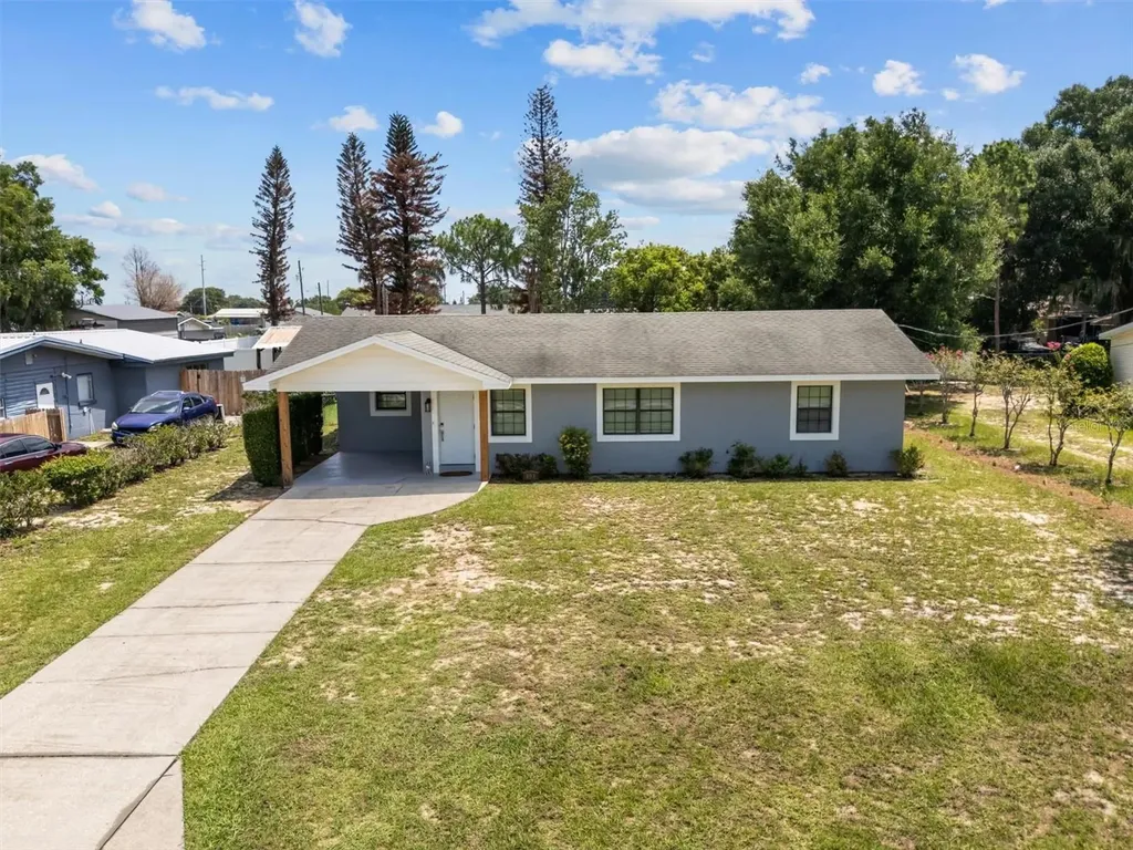 683 E Brookins Avenue Eagle Lake FL 33839