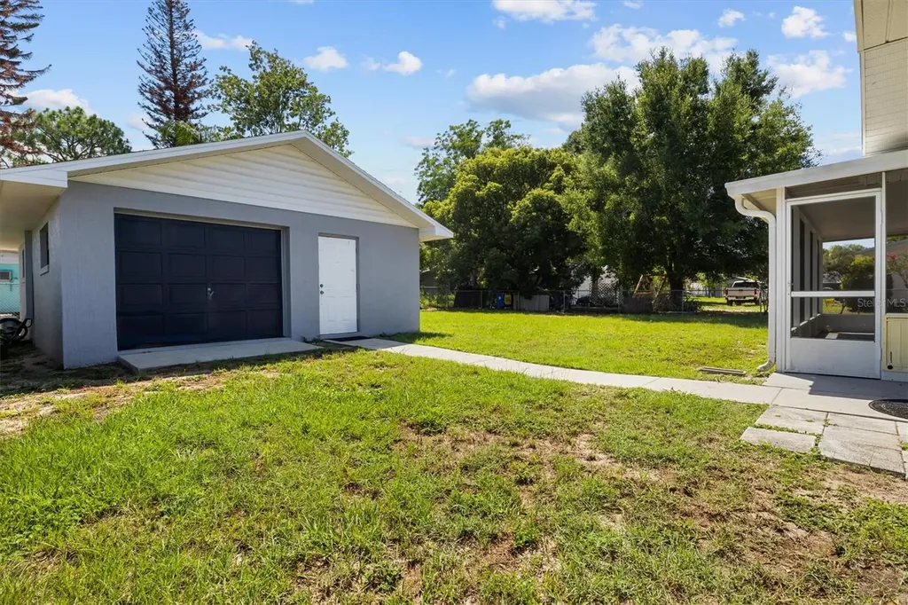 683 E Brookins Avenue Eagle Lake FL 33839