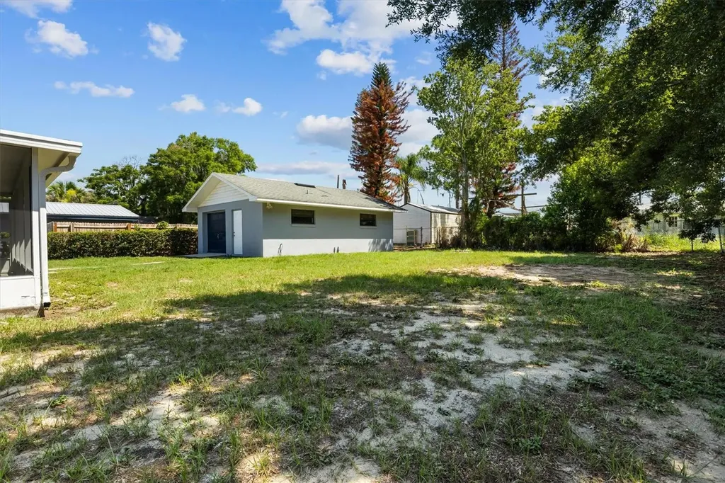 683 E Brookins Avenue Eagle Lake FL 33839
