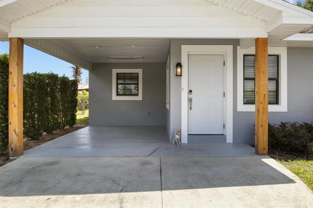 683 E Brookins Avenue Eagle Lake FL 33839