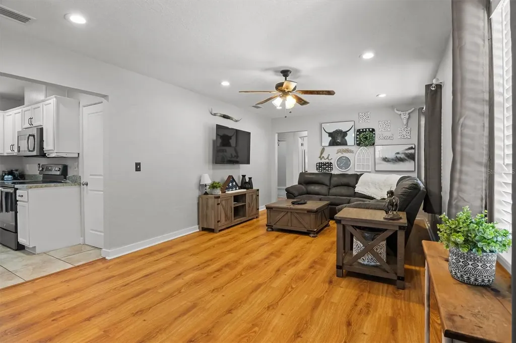 683 E Brookins Avenue Eagle Lake FL 33839