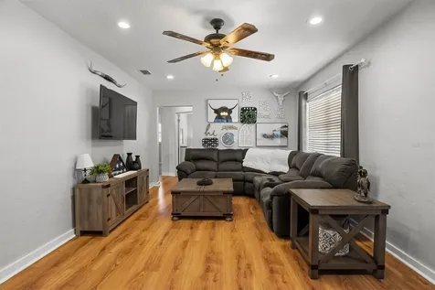 683 E Brookins Avenue Eagle Lake FL 33839