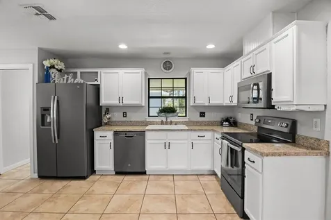 683 E Brookins Avenue Eagle Lake FL 33839